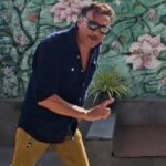 Jackie Shroff Instagram - Har saal environment day aata hai, aur apan bas ek din ke liye yaad rakh ke bhool jaate hai. Iss baar bhi yahi hone wala hai, hum bhool jayenge. But Bhidu main phir bhi bolunga, Organic mattress leke aa aur lambaaaa saans leke so jaa.. Ye Duroflex walo ne total natural item se kuch banaya hai. Check out their range of Natural Living mattresses. Choose #SustainableSleeping with @duroflexworld #paidpartnership #Duroflexad