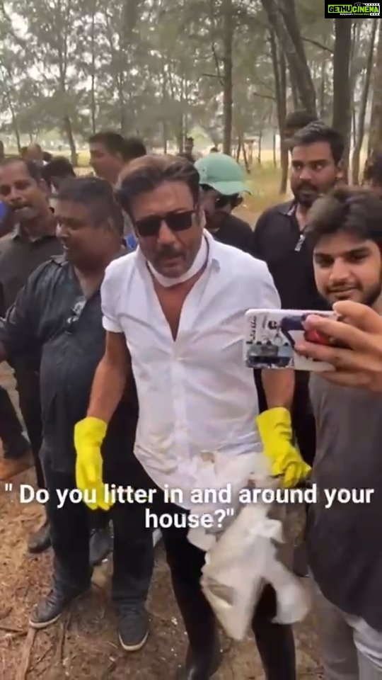 Jackie Shroff Instagram - Go Green, Breathe Clean 🌳 #worldenvironmentday #pollutionfree