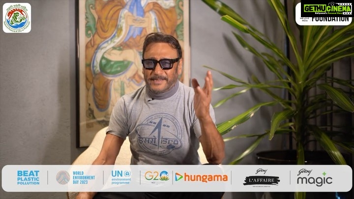 Jackie Shroff Instagram - This #WorldEnvironmentDay join @apnabhidu in the global effort to #BeatPlasticPollution & find #SolutionsToPlasticPollution with #TikTikPlastic @bhamlafoundation @g20org @kantamitabh @godrej_group @moefccgoi @realbollywoodhungama #BhamlaFoundation @godrejlaffaire @godrejmagic