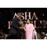 Jackie Shroff Instagram – With the living legend @ Asha ji 

#AshaBhosleConcert
#89yrs