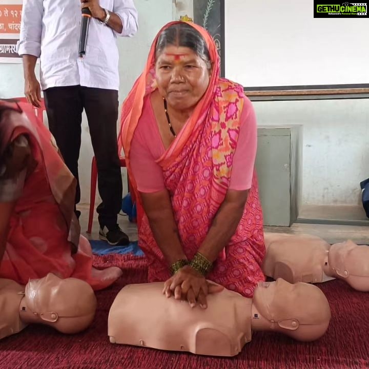 Jackie Shroff Instagram - Organised First Aid Awareness for the villagers near the farm house, with the help of Deenanath Mangeshkar Hospital Doctor's team 🙏 #JKFoundation #Grateful