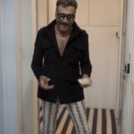 Jackie Shroff Instagram - Bhidu, the stabilisation feature in the VIVO T2 5G made me think what all this phone can do?? Still wondering and trying to figure out. Stay tuned to know what I am going to do next! Maza aane wala hai BHIDU! #GetSetTurbo #TurboLife #5G