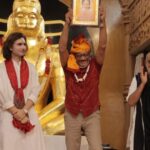 Jackie Shroff Instagram – Blessed to have received the Natraj Award by Morari Bapu ji 🙏
 
#moraribapu #hanumanjayanti #jackieshroff 
@chitrakutdhamtalgajarda
@sangeetniduniya