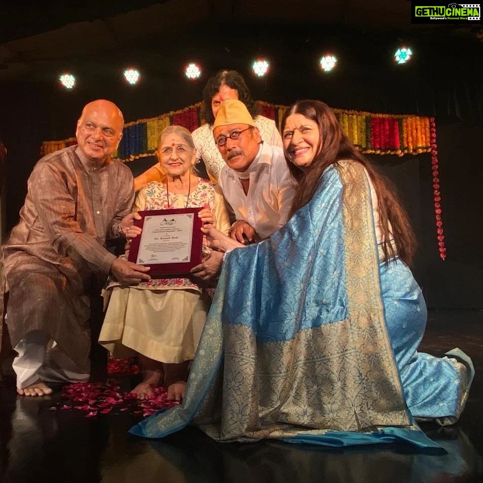 Jackie Shroff Instagram - Honoured to be associated with Dr. Rele who has been conferred with the PADMA SHRI and the PADMA BHUSHAN. Blessed to watch her perform at Archana Joglekar’s Guru Wandana in remembrance of her mother Shrimati Asha Joglekar. @archanajoglekarofficial