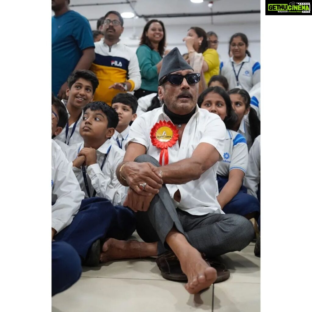 Jackie Shroff Instagram - Glad to be associated for years with Alert India that works towards leprosy awareness. Thankful to Ms.Veera Rao who organised a visit at Euro School, Thane, to create awareness amongst the students, faculty and the parents. @alertindiango #VeeraRao #LeprosyAwareness #EuroSchoolThane