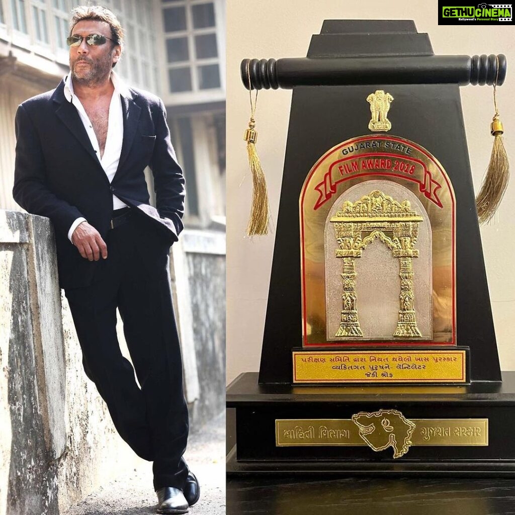Jackie Shroff Instagram - In recognition of his work for the movie "Ventilator," Jackie Shroff receives an Award from the Gujarat State Government! #JackieShroff @apnabhidu