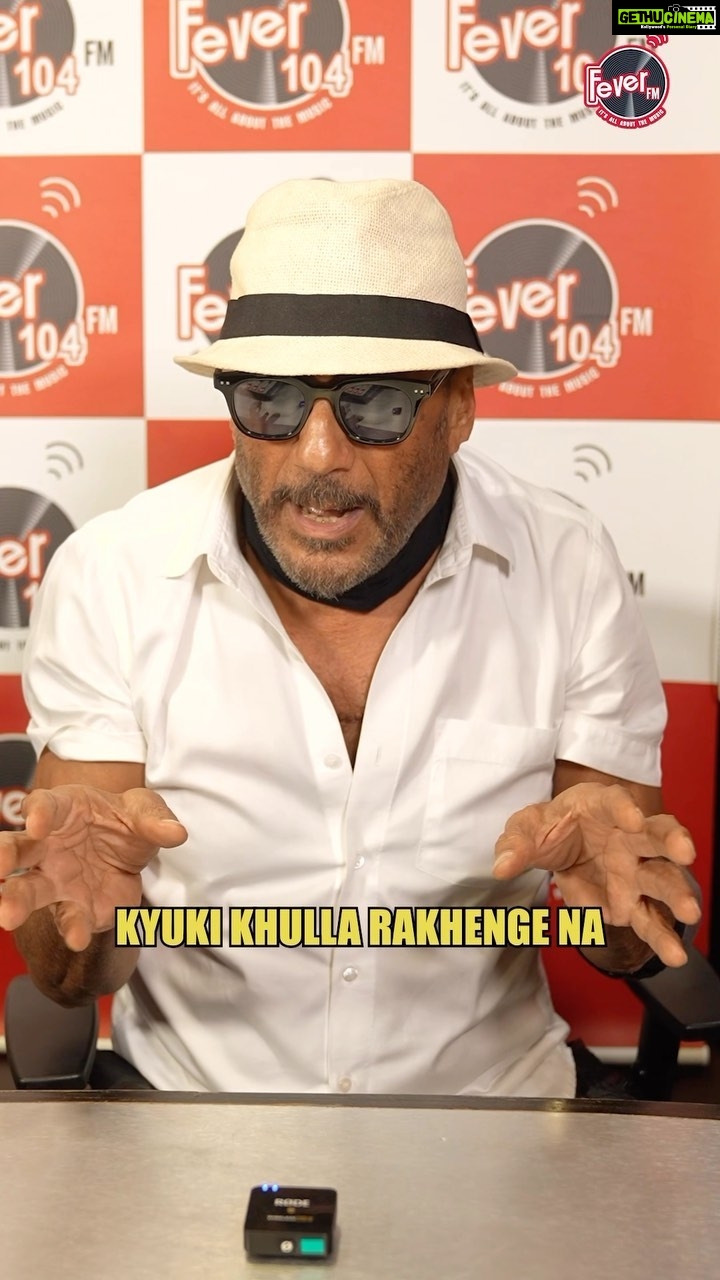 Jackie Shroff Instagram - @apnabhidu is here to blow you away, ek naye recipe ke saath Try it out and comment mei batao kaisi lagi ye recipe of Kanda Bhindi! . . . . . . #JackieShroff #KandaBhindi #BhindiKanda #Recipe #Bhidu #BhiduShroff #JackieShroffRecipe #Food #FoodRecipe #IndianFood #IndianFoodRecipe