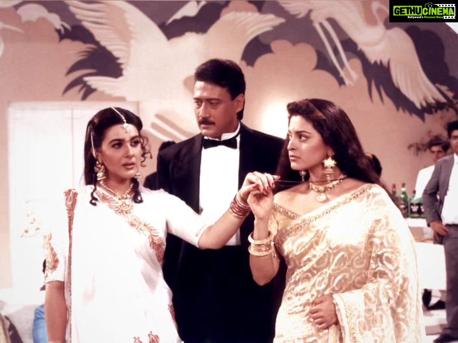 Jackie Shroff Instagram - #30yearsofAaina #amritasingh #yashchopra @iamjuhichawla