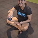 Jacqueline Fernandas Instagram - Thunbam varumbodhu Sirikanum nu periyavanga solli erukanga 😂😂😂 @editfitness @cnpaulpradeep @rahulmfg Edit Hybrid Fitness