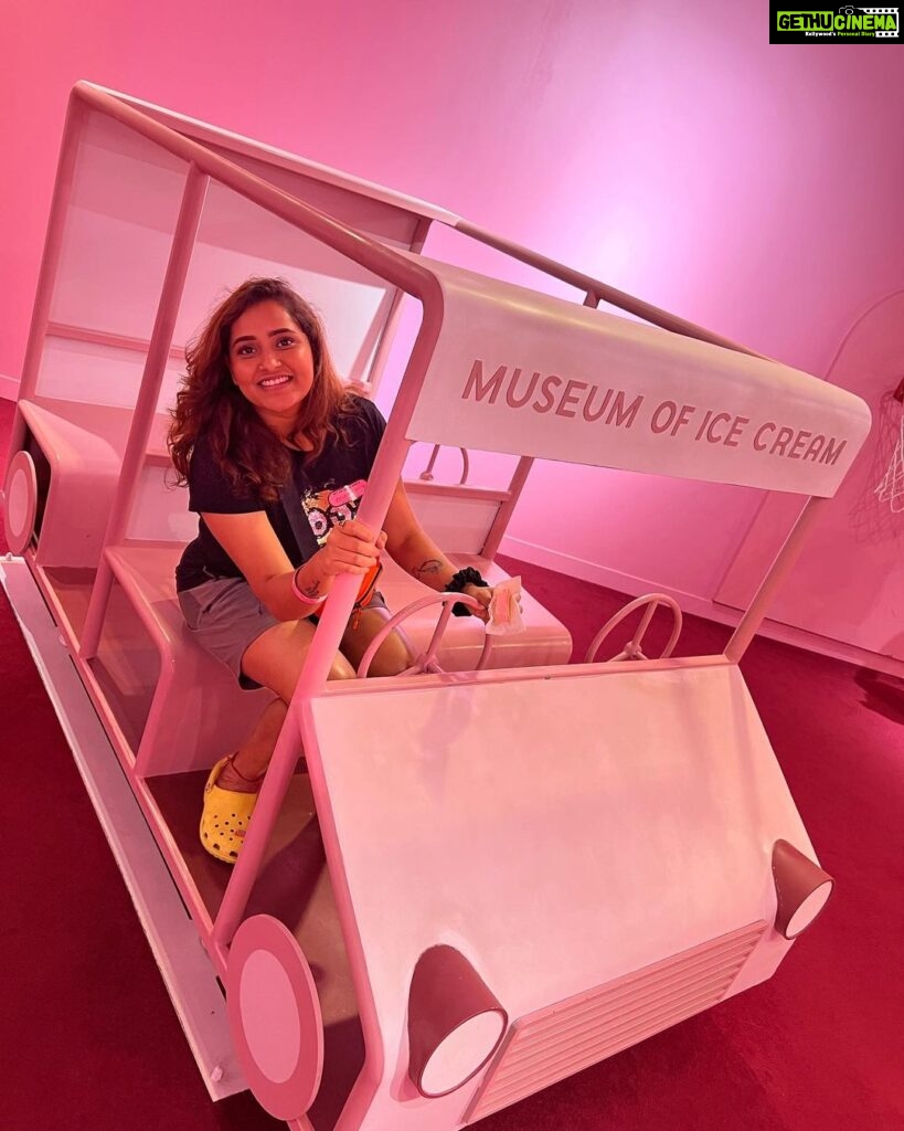 Jacqueline Fernandas Instagram - ♥ #Singapore #vacationmode #icecream