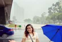 Jacqueline Fernandas Instagram - Drenched in love 🤍 #singapore #vacation #love #rain #bts #lyf #moment Singapore
