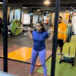 Jacqueline Fernandas Instagram - Squats | 52 KG 🏋️‍♀️ | 5 x 5 @editfitness #fitness #mondaymotivation #loveyourself