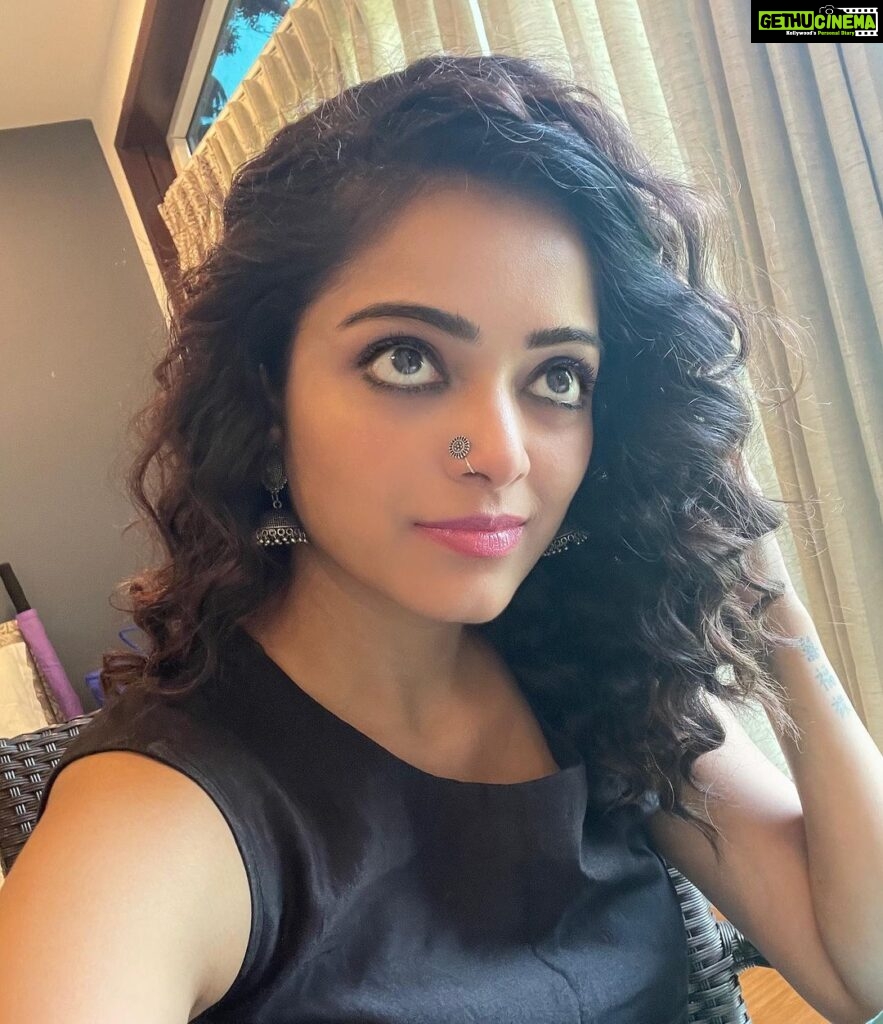 Janani Iyer Instagram - How do you like the nose pin?