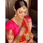 Janani Iyer Instagram - What I wore for my sister’s wedding! 🎉 Day-3 - Muhurtham Blouse- @varvidesigns Make up- @lakshmiajay_makeupartistry Hair- @mani_stylist_ Jewellery- @new_ideas_fashions
