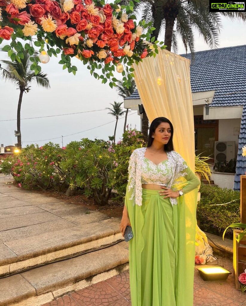 Janani Iyer Instagram - About last night! 💚 outfit- @varvidesigns #gr #sangeeth