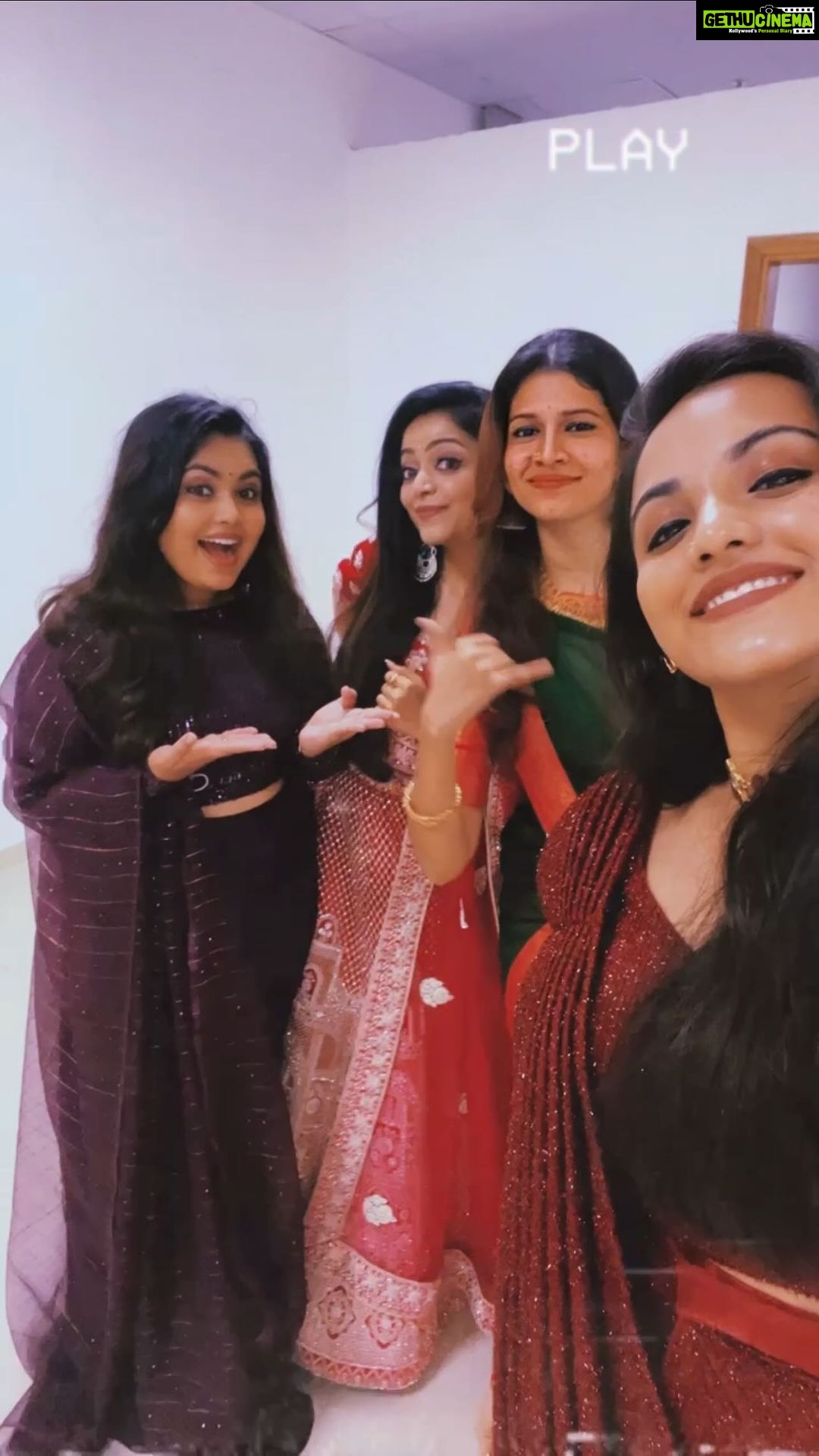 Janani Iyer - 66.2K Likes - What we do in the backstage!!🥳❤️
@jananihere_ @anuanand_official @srinidhi_sriprakash
#maanasi #anuanand #jananiiyer #srinidhi #reels #trending #tumtum #backstage #fun #blooper