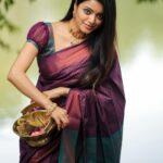Janani Iyer Instagram - Whatever you are, be a good one! Saree- @thepallushop Photographer- @dhanush__photography Jewellery- @pradejewels Blouse- @talesofthayal