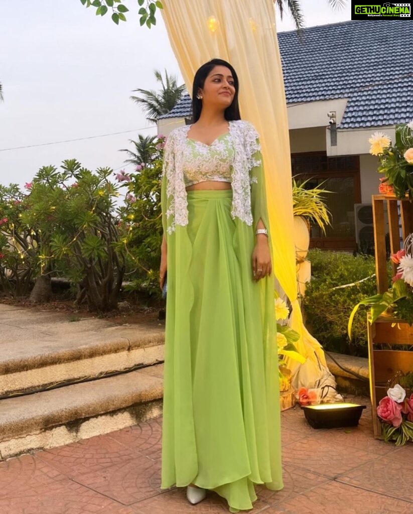 Janani Iyer Instagram - About last night! 💚 outfit- @varvidesigns #gr #sangeeth