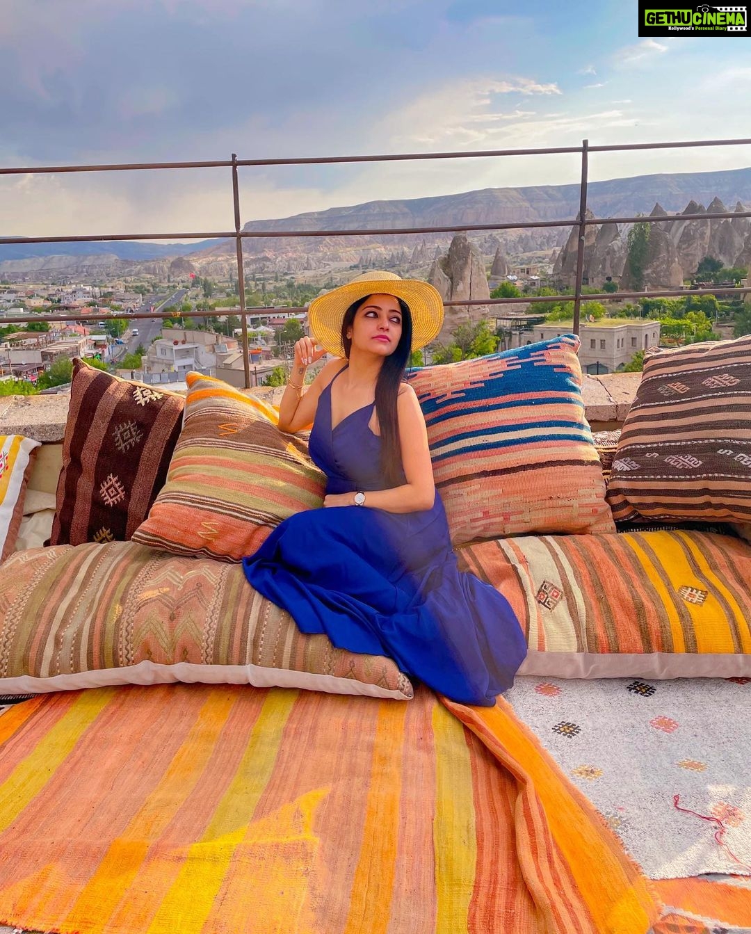 Janani Iyer Instagram - Oh, the places you’ll go! ❤️ Travel partner- @gtholidays.in Kapadokya/Goreme