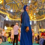 Janani Iyer Instagram - Can’t believe how much history and beauty is packed into one city! 🕌😍 Travel partner- @gtholidays.in #turkey #istanbul #bluemosque #hagiasophia #wanderlust İstanbul - Türkiye