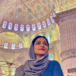 Janani Iyer Instagram - Can’t believe how much history and beauty is packed into one city! 🕌😍 Travel partner- @gtholidays.in #turkey #istanbul #bluemosque #hagiasophia #wanderlust İstanbul - Türkiye