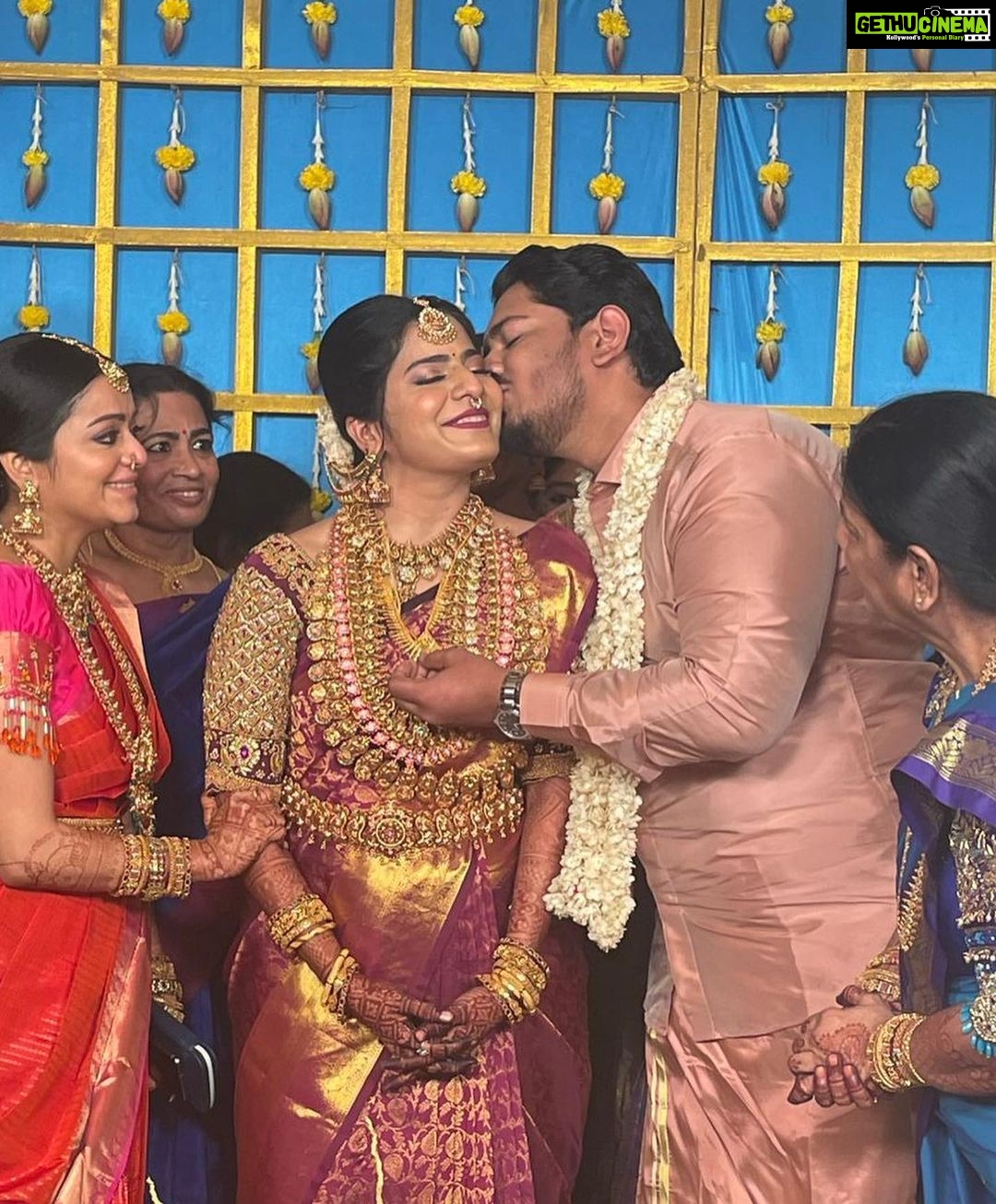 Janani Iyer Instagram - It’s been a WEEK and I still can’t believe my younger sister got hitched. From fighting like crazy to borrowing clothes, from making the other one the target of mom's anger to a shoulder to lean on and share the troubles in life, the bond between sisters is much deeper than it seems. But when the time comes when you have to say goodbye to them as they begin writing a new chapter in their lives, you are left with an empty space. I know you’ve got him to protect you from now.however, I am not going to stop protecting you ever, my little angel! I wish you a lifetime of exciting adventures. You are the happiest bride I have seen in decades, I hope your happiness never fades away. I am so happy that you have finally met the man of your dreams. Congratulations on your marriage. God bless you both! ❤️❤️❤️ @krithika_ramanioffl @aravind.ashok_ Photographer- @shadowsphotographyy @shadowsphotographyy Make up- @lakshmiajay_makeupartistry Hair- @mani_stylist_ Jewellery- @new_ideas_fashions