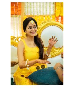Janani Iyer Instagram - Enga Veetu Kalyanam! ❤️🎉 Photo spam begins Day-1 #Mehendi Function Weddings are incomplete without mehendi! Outfit- @varvidesigns Photographer- @say_eee_haa_photography Mehendi- @saras_bridal_artistry @snehas_muheni