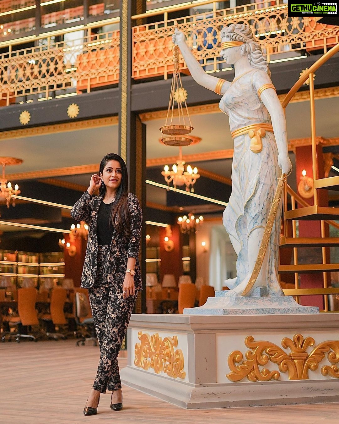 Janani Iyer Instagram - Today is a good day to have a good day! 😅 Outfit- @varvidesigns Photo- @magizhchimedia Saveetha School of Law