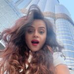 Jayshree Soni Instagram - Don’t forget just smile 😀 Photo credits: @adinlove6 #dubai #photooftheday #instaphoto #instacapture #random #click #classic Bhurj Khalifiya, Dubai