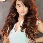 Jayshree Soni Instagram – Don’t forget just smile 😀 

Photo credits: @adinlove6 
#dubai #photooftheday #instaphoto #instacapture #random #click #classic Bhurj Khalifiya, Dubai