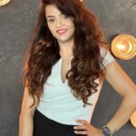 Jayshree Soni Instagram - Don’t forget just smile 😀 Photo credits: @adinlove6 #dubai #photooftheday #instaphoto #instacapture #random #click #classic Bhurj Khalifiya, Dubai