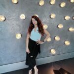 Jayshree Soni Instagram - Don’t forget just smile 😀 Photo credits: @adinlove6 #dubai #photooftheday #instaphoto #instacapture #random #click #classic Bhurj Khalifiya, Dubai