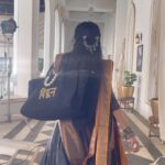 Kamya Punjabi Instagram - Aami DIDUNNNNNN Naam toh suna hi hoga 😍 My heart is so full of gratitude 🙏🏻 Ur love keeps me going ❤️ Thank you for this beautiful bag @bustaa.in #didun #neerjaeknayipehchaan #colorstv 8:30pm @colorstv 🎥: @abhishekrawat_actor Edit: @aayushitlk 😘
