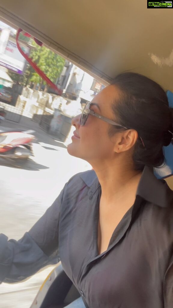 Kamya Punjabi Instagram - Me n my #rickshaw rides 🤩 #kamyapunjabi