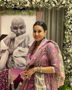 Kamya Punjabi Instagram - Last night at Thakur Sahab’s ✨ 
#birthdaycelebration #happybirthdayrajivthakur 
#gurujisatsang @rajivthakur007

@aachho