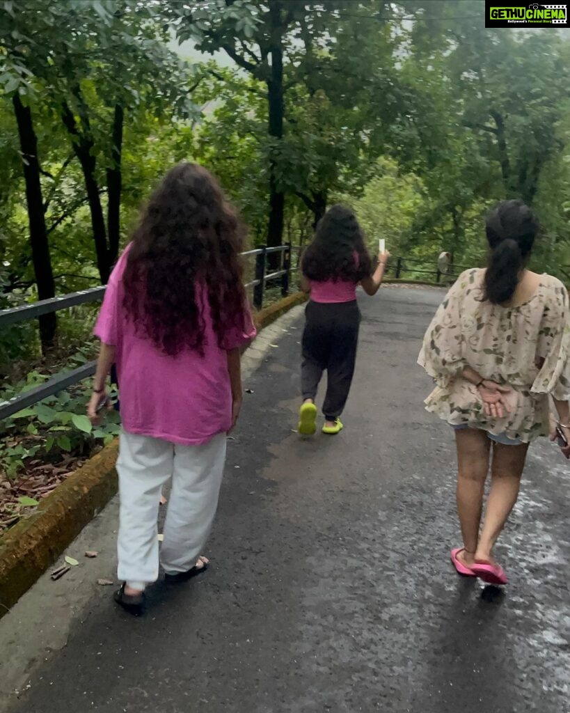 Kamya Punjabi Instagram - #monsoon ka #mazza with my girls @theforestclubresort @zuperhotels