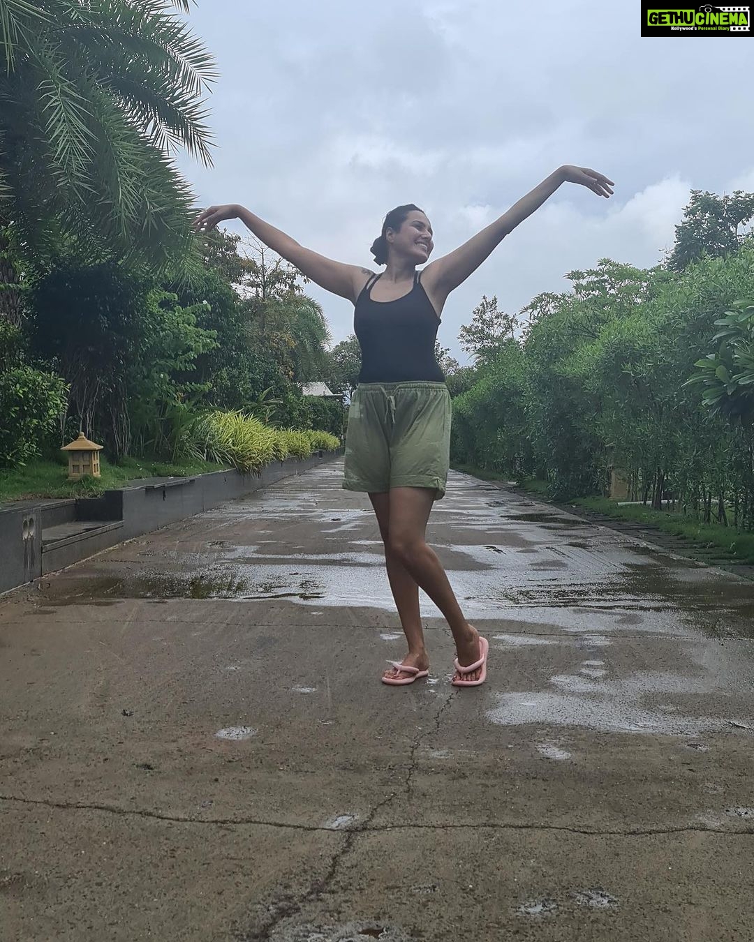 Kamya Punjabi Instagram - #monsoon ka #mazza with my girls @theforestclubresort @zuperhotels