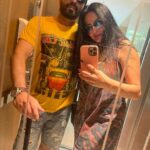 Kamya Punjabi Instagram - #mirrorselfies 🤩 #kasha #kamyapunjabi #shalabhdang