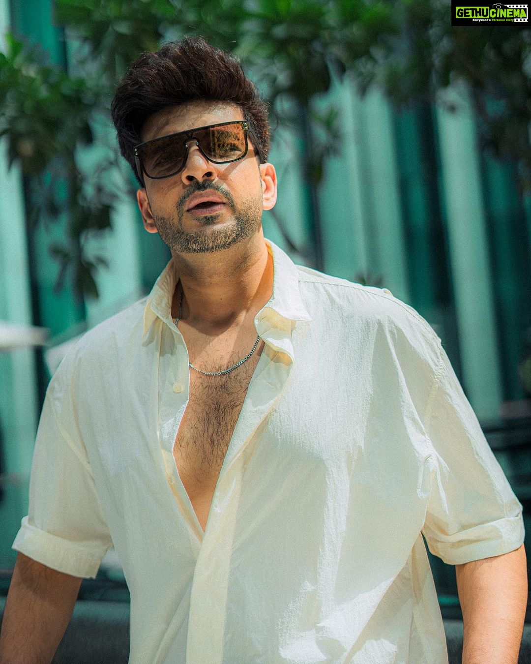 Karan Kundrra Instagram - dream big.. hustle hard.. shine bright.. Dubai, United Arab Emirates