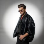 Karan Kundrra Instagram – Mugshot Lagge Mere Thaneya De Bahr Ni..
Gangsta Kundrra Tu Banata Gulzaar Nii..
Shot by : @that.Nikhil
Concept : @appu.rentlyblunt
Styled by : @shreeum
Suit : @parmo.dharma
Makeup : @makeupbymangesh
Hair : @hairstyle_by_sahilkhan