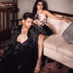 Karan Kundrra Instagram - ‘Aafat’ Karan Kundrra Styled by : @sharanya_chandna Assisted by : @anamikajain_ Wearing : @kudratcouture Hair : @cuts_by_sahilkhan Makeup : @makeupbymangesh Tejasswi Prakash Styled by : @natashaabothra Team: @maumsi_mitra_@bhavini.12 @priyankaa.a_91 Outfit : @bennusehgallofficial Jewellery: @viangevintage @studioviange Bracelets: @equivalence Footwear : @augusthaofficial Hair: @go.glam.gauri Location: @evebombay @pooja_gemawat @chromehospitality Photography: @visualaffairs_va