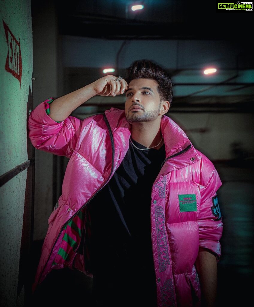 Karan Kundrra Instagram - I’m a wolf.. won’t deny it.. better keep your bitc# on a leash Styled by @shreeum Clicked by @that.nikhil #KaranKundrra
