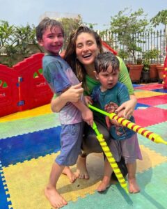 Kareena Kapoor Instagram - Can't wait for the nap we're going to have post this fab #holi session 😂😋💁🏻‍♀️ (miss you Saifuuu) 

Spreading color, love, and joy to all... Love you Insta fam! Happy Holi 🥰✨♥️