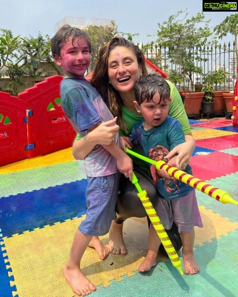 Kareena Kapoor Instagram - Can't wait for the nap we're going to have post this fab #holi session 😂😋💁🏻‍♀️ (miss you Saifuuu) Spreading color, love, and joy to all... Love you Insta fam! Happy Holi 🥰✨♥️