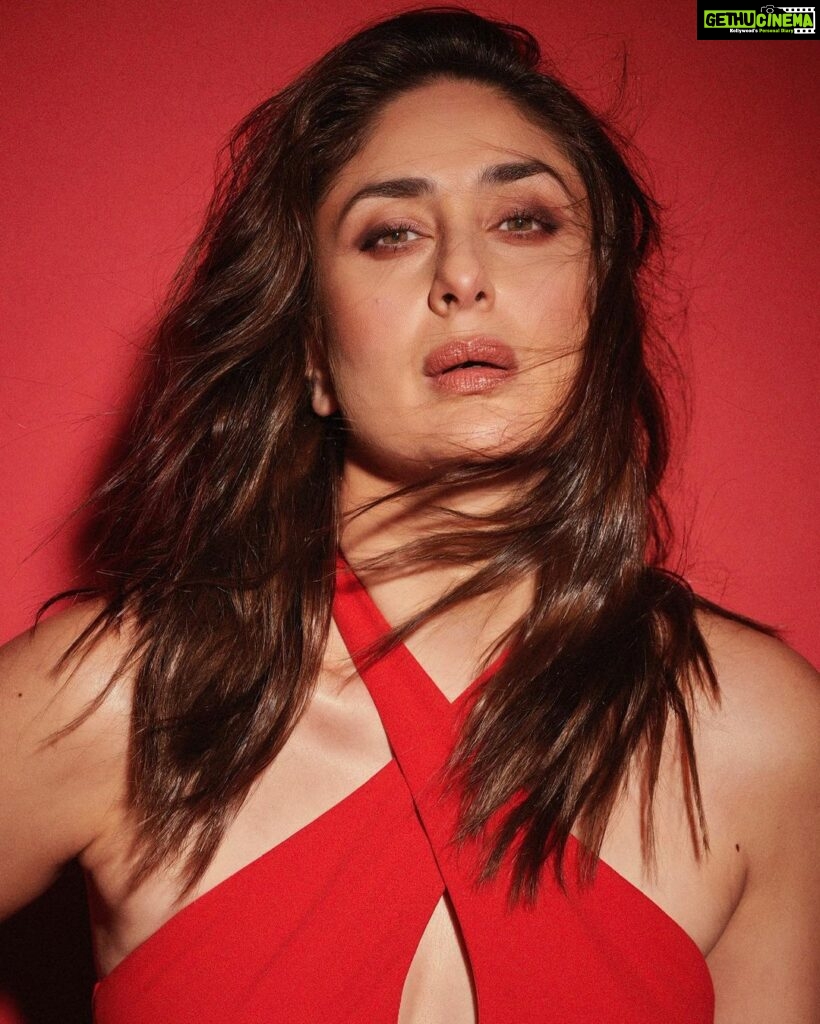 Kareena Kapoor Instagram - Feeling hot 🌶️ We’re back with season 4 #DaburVitaWhatWomenWant @mirchiplus