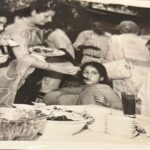 Kareena Kapoor Instagram - Lolo gets the soft drink... I get the biryani 🤣💃🏻❤️😛 #MondayThrowback 😂😂