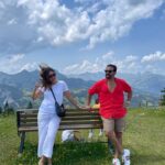 Kareena Kapoor Instagram - Hair Flying Hero next to me❤️ Alps in the background… Ready for the shot ❤️🌈Summer 2023