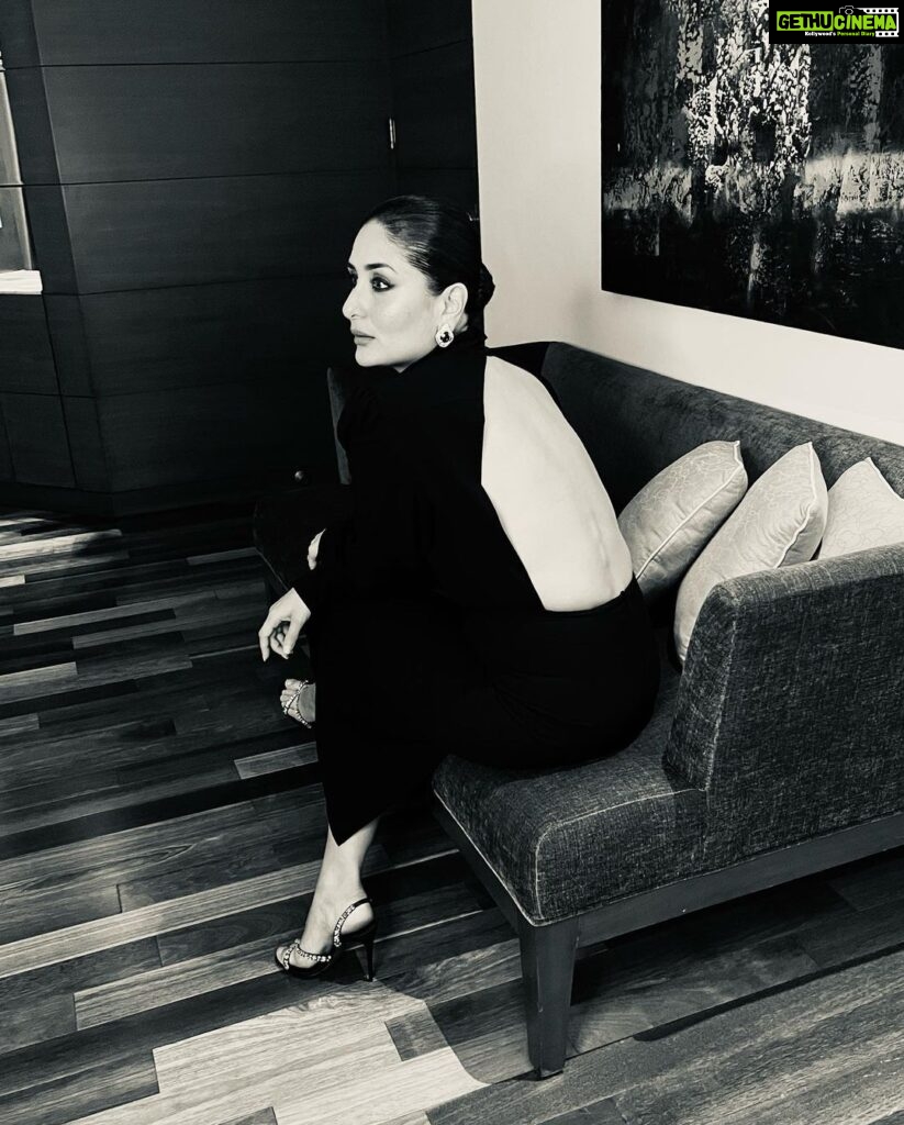 Kareena Kapoor Instagram - MOOD TONIGHT🖤