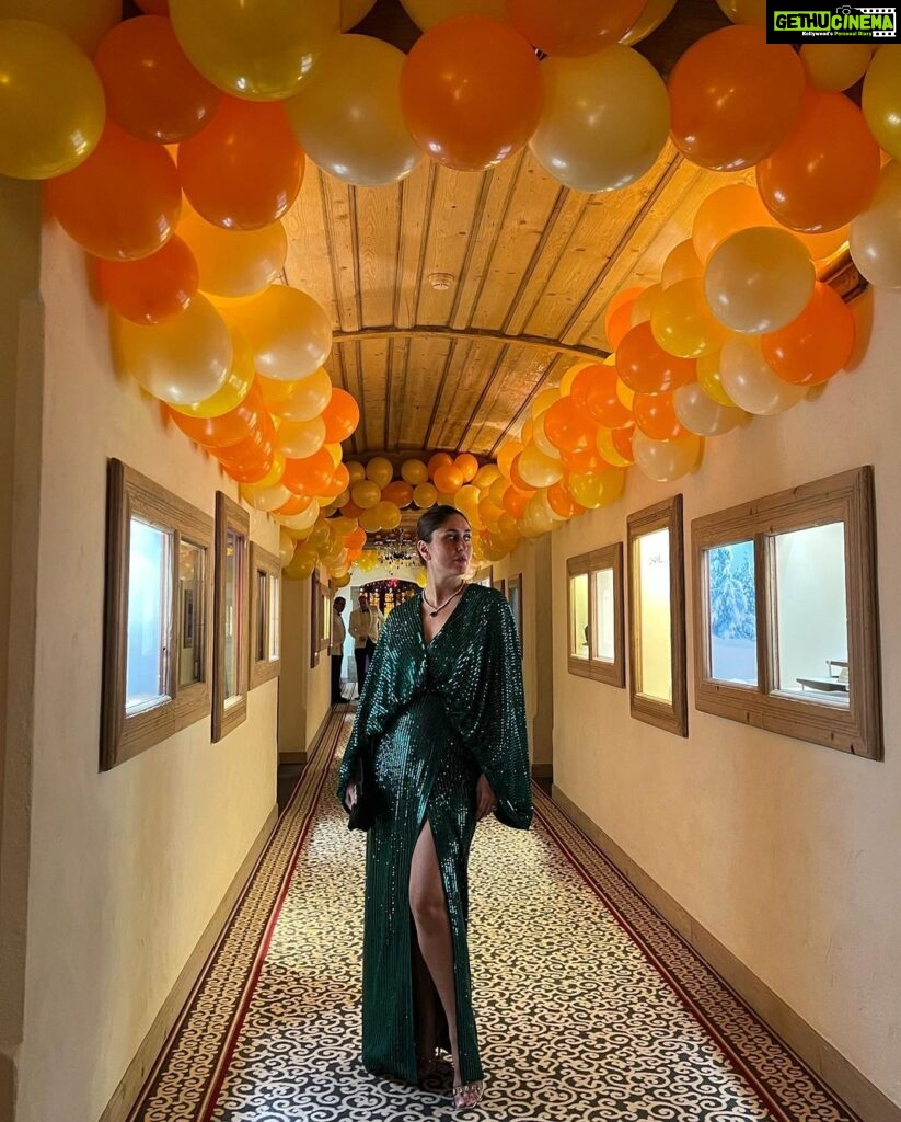 Kareena Kapoor Instagram - 2023 I am so ready for you…💚💚💚 About last night…🇨🇭