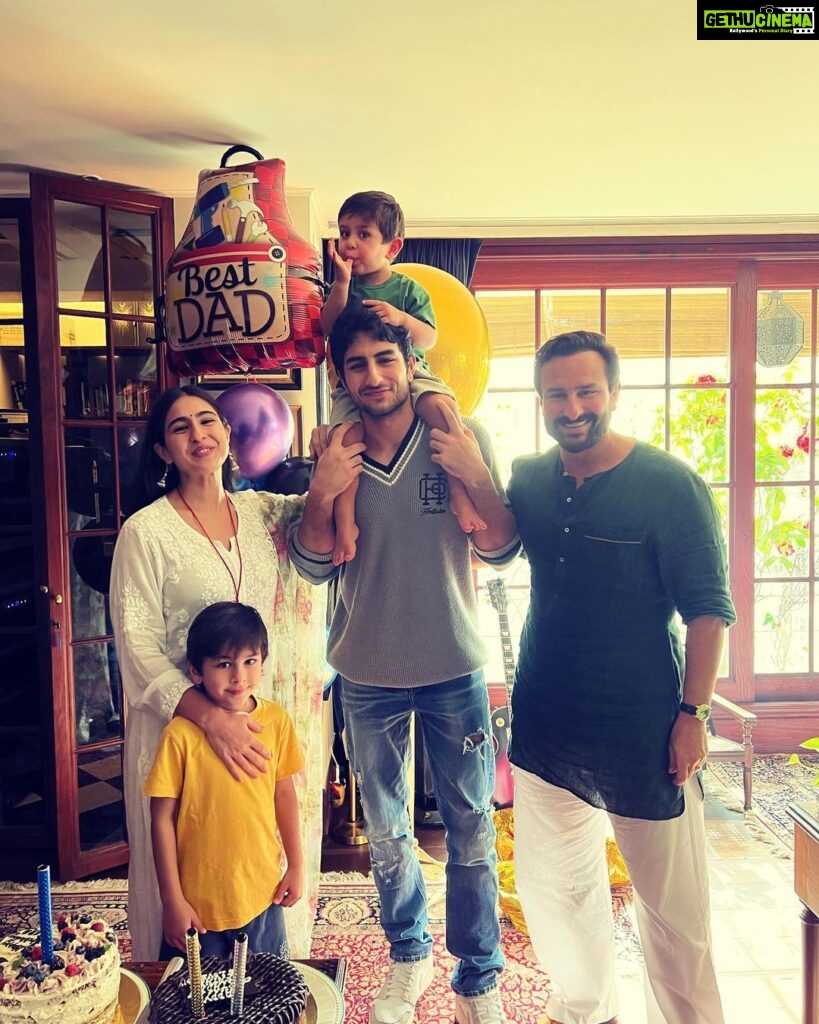 Kareena Kapoor Instagram - And it is a Happy Birthday indeed…❤️❤️ @saraalikhan95 @______iak______
